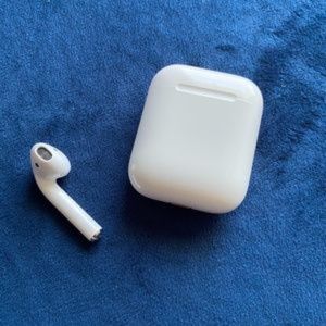 Right Apple Air Pod